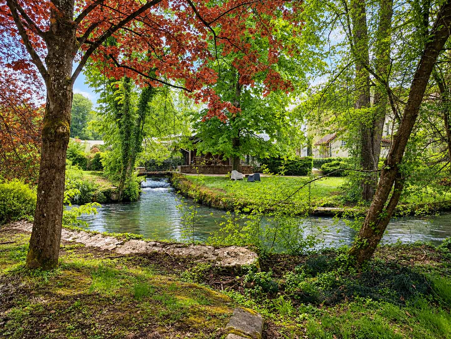 Cours d’eau traversant le parc arboré de la MFR du Moulin de la Planche